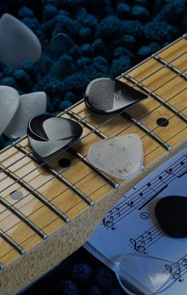 PLICK THE PICK: The Italian Guitar Pick Revolution