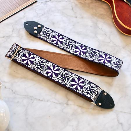 Ac­ces­soires pour Gui­tares & Basses Tom's Vintage Straps - Purple 'Dresden' Guitar/Bass Hippie Strap - Sangles