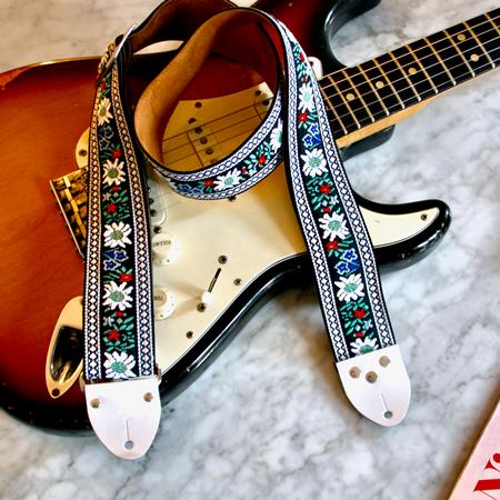 Ac­ces­soires pour Gui­tares & Basses Tom's Vintage Straps - White 'Edelweiss' Guitar/Bass Hippie Strap - Sangles