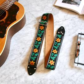 Ac­ces­soires pour Gui­tares & Basses Tom's Vintage Straps - 'Ashram' Guitar/Bass Hippie Strap - Sangles