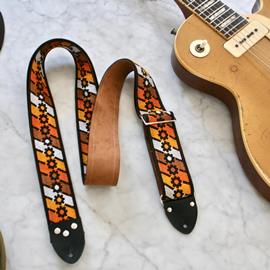 Ac­ces­soires pour Gui­tares & Basses Tom's Vintage Straps - Brown 'Anemone' Guitar/Bass Hippie Strap - Sangles