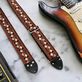 Ac­ces­soires pour Gui­tares & Basses Tom's Vintage Straps - Brown 'Diamonds' Guitar/Bass Hippie Strap - Sangles