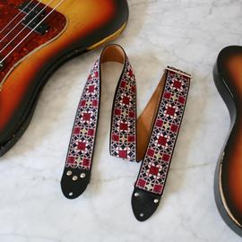 Ac­ces­soires pour Gui­tares & Basses Tom's Vintage Straps - Burgundy 'Virginia' Guitar/Bass Hippie Strap - Sangles