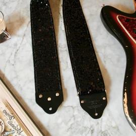 Ac­ces­soires pour Gui­tares & Basses Tom's Vintage Straps - Custom 3\" wide Black 'Sequins' Guitar/Bass Hippie Strap - Sangles