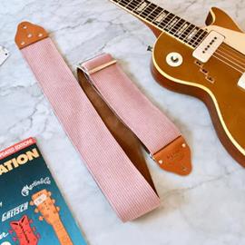 Ac­ces­soires pour Gui­tares & Basses Tom's Vintage Straps - Custom 3\" wide Pink 'Corduroy' Guitar/Bass Hippie Strap - Sangles