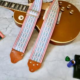Ac­ces­soires pour Gui­tares & Basses Tom's Vintage Straps - Custom wide 3\" White 'Diamonds' Guitar/Bass Hippie Strap - Sangles