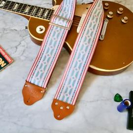 Ac­ces­soires pour Gui­tares & Basses Tom's Vintage Straps - Custom wide 3\" White 'Diamonds' Guitar/Bass Hippie Strap - Sangles