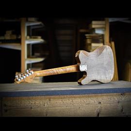 Electric guitars Altis - Légende - Honey Burst - 6-string guitars