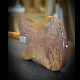 Electric guitars Altis - Légende - Honey Burst - 6-string guitars