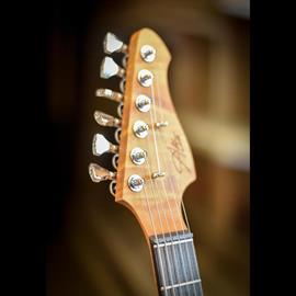 Electric guitars Altis - Légende - Honey Burst - 6-string guitars