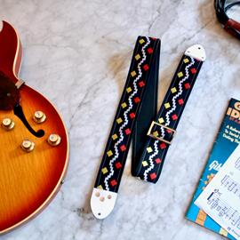 Ac­ces­soires pour Gui­tares & Basses Tom's Vintage Straps - 'Macca' Guitar/Bass Hippie Strap - Sangles