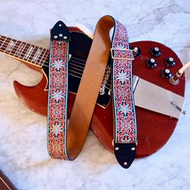 Ac­ces­soires pour Gui­tares & Basses Tom's Vintage Straps - Pink 'Dresden' Guitar/Bass Hippie Strap - Sangles