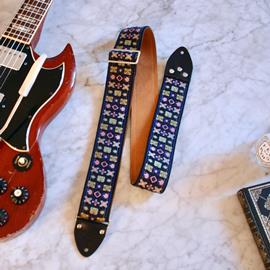Ac­ces­soires pour Gui­tares & Basses Tom's Vintage Straps - Purple 'Woodstock' Guitar/Bass Hippie Strap - Sangles