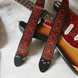 Ac­ces­soires pour Gui­tares & Basses Tom's Vintage Straps - Ruby 'Fillmore' Guitar/Bass Hippie Strap - Sangles