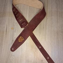 Accessories 10/9 ème Musicwear - Sangle guitare ou basse en cuir bordeaux piqûres beiges - Straps