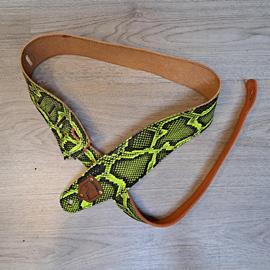Accessories 10/9 ème Musicwear - Sangle guitare ou basse en cuir jaune et noir effet serpent piqûres marron - Straps