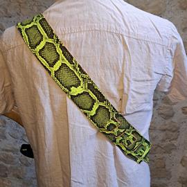 Accessories 10/9 ème Musicwear - Sangle guitare ou basse en cuir jaune et noir effet serpent piqûres marron - Straps