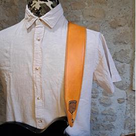 Accessories 10/9 ème Musicwear - Sangle guitare ou basse en cuir jaune patiné piqûres marron - Straps
