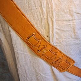 Accessories 10/9 ème Musicwear - Sangle guitare ou basse en cuir jaune patiné piqûres marron - Straps