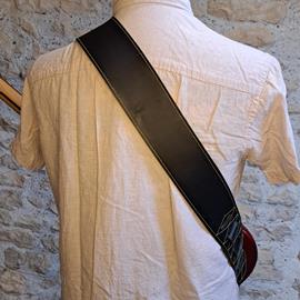 Accessories 10/9 ème Musicwear - Sangle guitare ou basse en cuir noire piqûre jaune - Straps
