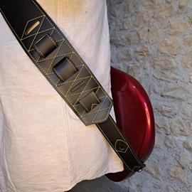 Accessories 10/9 ème Musicwear - Sangle guitare ou basse en cuir noire piqûre jaune - Straps