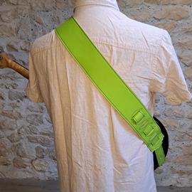 Accessories 10/9 ème Musicwear - Sangle guitare ou basse en cuir vert pomme piqûre marron - Straps