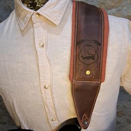 Accessories 10/9 ème Musicwear - Sangle pour guitare/basse en cuir marron, rembourrée, doublée tissus vercors terra cotta - Straps