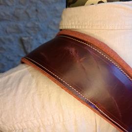 Accessories 10/9 ème Musicwear - Sangle pour guitare/basse en cuir marron, rembourrée, doublée tissus vercors terra cotta - Straps