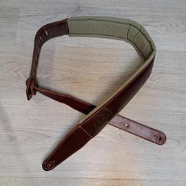 Ac­ces­soires pour Gui­tares & Basses 10/9 ème Musicwear - Sangle pour guitare/basse en cuir marron, rembourrée, doublée vercors kaki. - Sangles