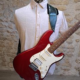 Ac­ces­soires pour Gui­tares & Basses 10/9 ème Musicwear - Sangle pour guitare/basse en cuir vert, rembourrée, doublée velours noir. - Sangles