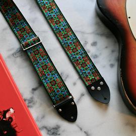 Ac­ces­soires pour Gui­tares & Basses Tom's Vintage Straps - Turquoise 'Woodstock' Guitar/Bass Hippie Strap - Sangles
