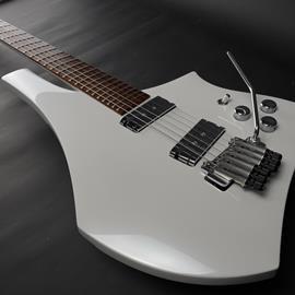 Guitares électriques Meta Guitars - Veil double cut tremolo Pearl white - Guitares 6 cordes