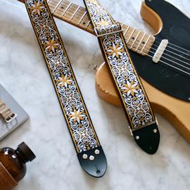 Ac­ces­soires pour Gui­tares & Basses Tom's Vintage Straps - Yellow 'Dresden' Guitar/Bass Hippie Strap - Sangles